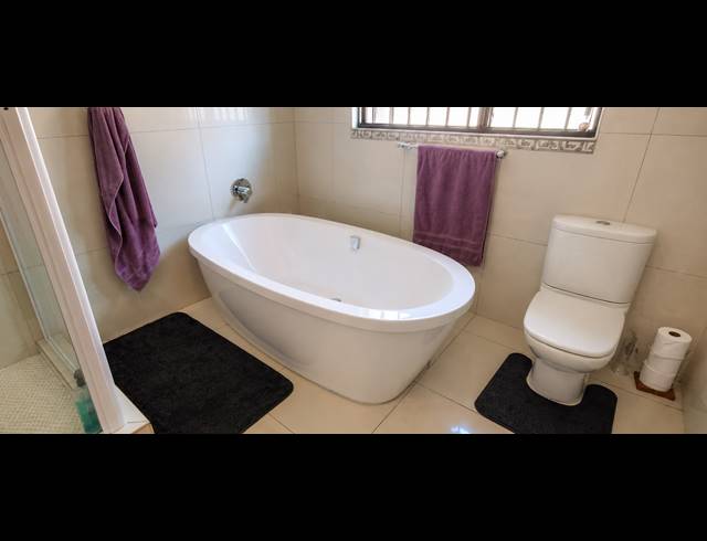 4 BEDROOM HOUSE FOR SALE IN GOLF PARK